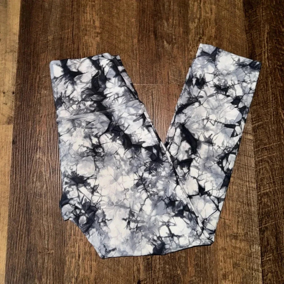 Lululemon Wunder Under Crop Hi-Rise *Full-On Luxtreme Dual Shibori 21" 4 - Picture 2 of 5